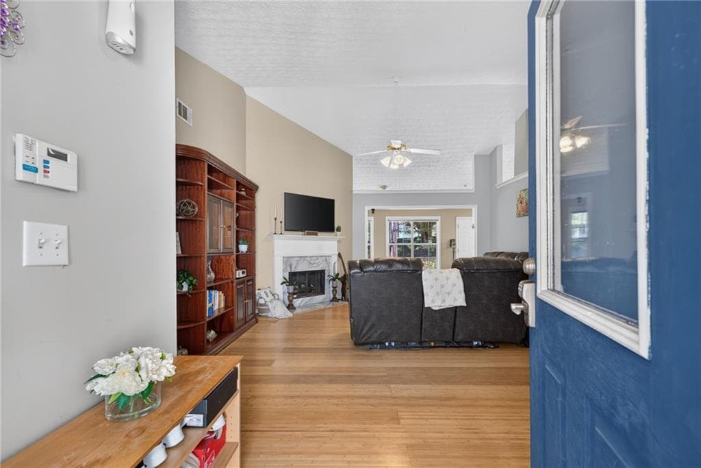 3 bedroom, 2 bathroom, 1,738 sq ft single family residence for sale at 3760 Sugarbrook Drive, Lawrenceville, GA 30044 — photo 4