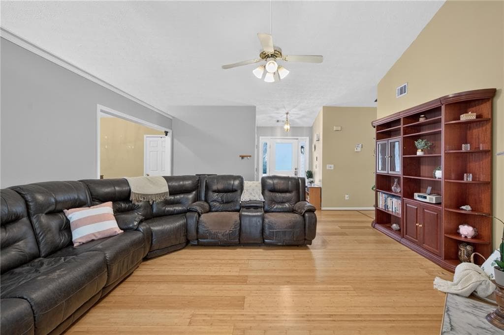 3 bedroom, 2 bathroom, 1,738 sq ft single family residence for sale at 3760 Sugarbrook Drive, Lawrenceville, GA 30044 — photo 7