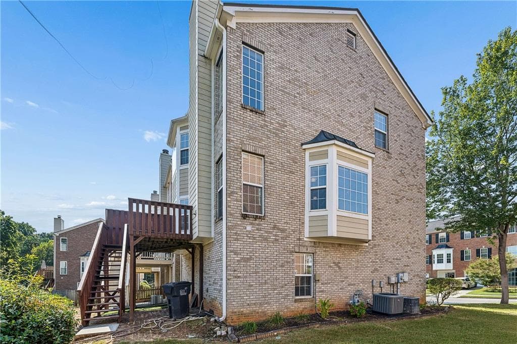 3 bedroom, 3 bathroom, 1,828 sq ft townhouse for sale at 2223 Mill Garden Place, Buford, GA 30519 — photo 3