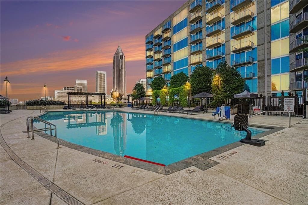 1 bedroom, 1 bathroom, 763 sq ft condominium for sale at 400 W Peachtree Street 2609, Atlanta, GA 30308