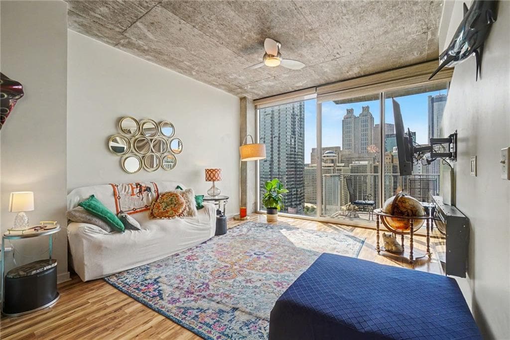 1 bedroom, 1 bathroom, 763 sq ft condominium for sale at 400 W Peachtree Street 2609, Atlanta, GA 30308 — photo 2