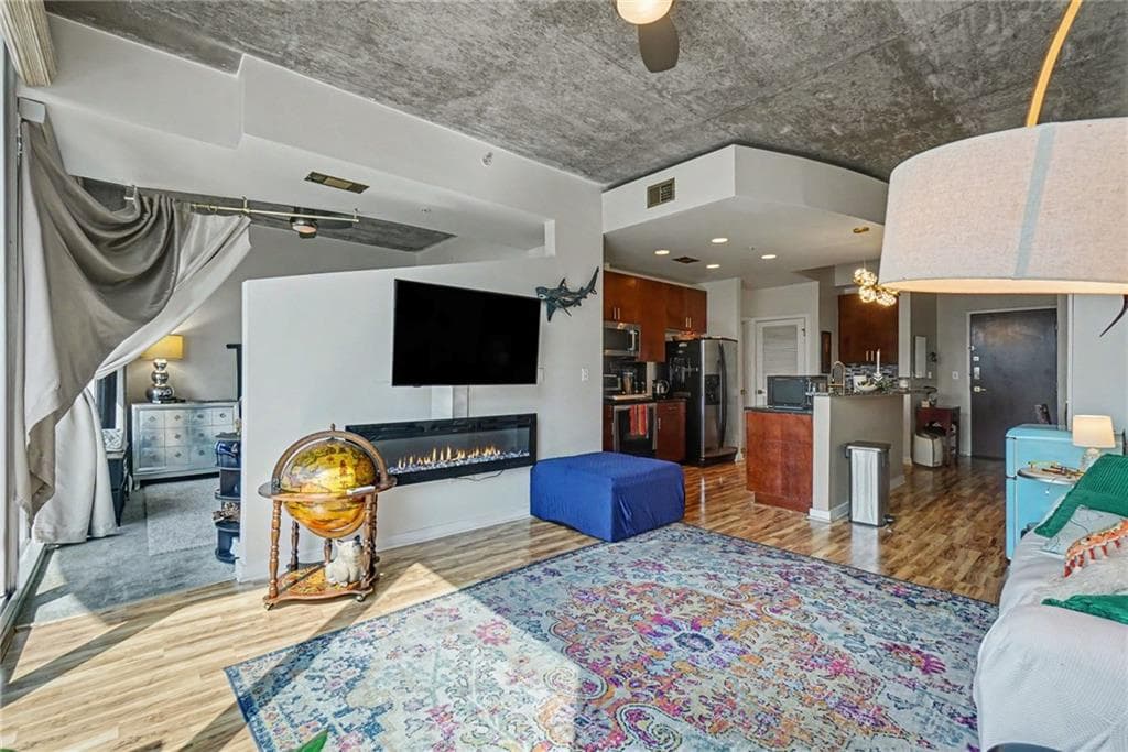 1 bedroom, 1 bathroom, 763 sq ft condominium for sale at 400 W Peachtree Street 2609, Atlanta, GA 30308 — photo 7