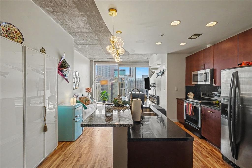 1 bedroom, 1 bathroom, 763 sq ft condominium for sale at 400 W Peachtree Street 2609, Atlanta, GA 30308 — photo 5