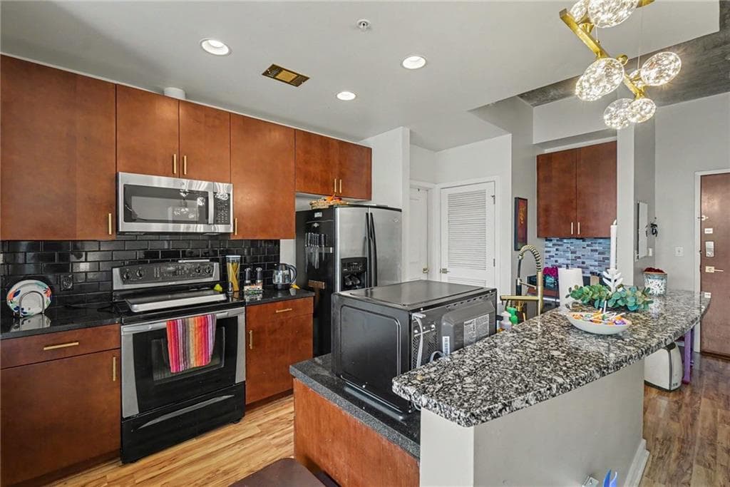 1 bedroom, 1 bathroom, 763 sq ft condominium for sale at 400 W Peachtree Street 2609, Atlanta, GA 30308 — photo 8