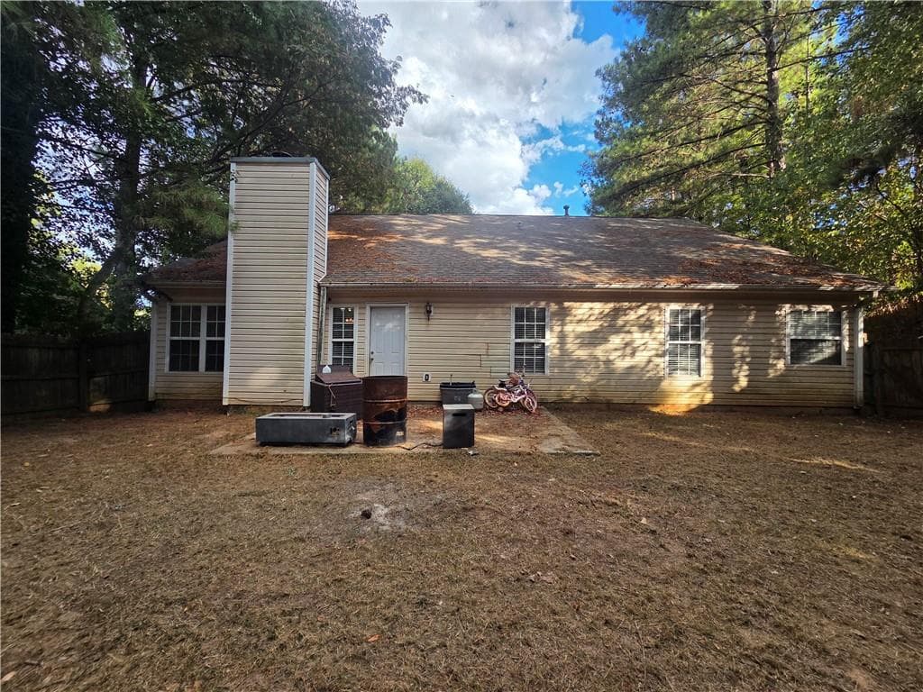 4 bedroom, 2 bathroom, 2,570 sq ft single family residence for sale at 552 Keldron Drive, Lawrenceville, GA 30045 — photo 2