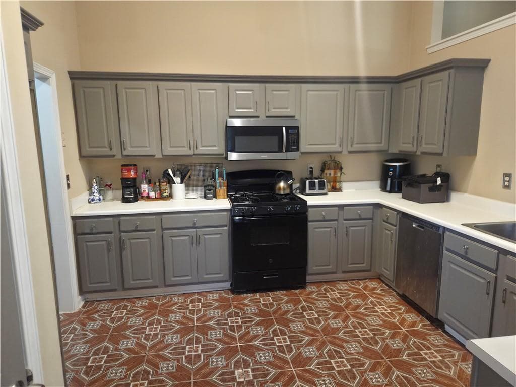 4 bedroom, 2 bathroom, 2,570 sq ft single family residence for sale at 552 Keldron Drive, Lawrenceville, GA 30045 — photo 8