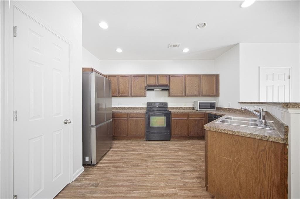 3 bedroom, 3 bathroom, 1,639 sq ft townhouse for sale at 3318 Fernview Drive, Lawrenceville, GA 30044 — photo 2