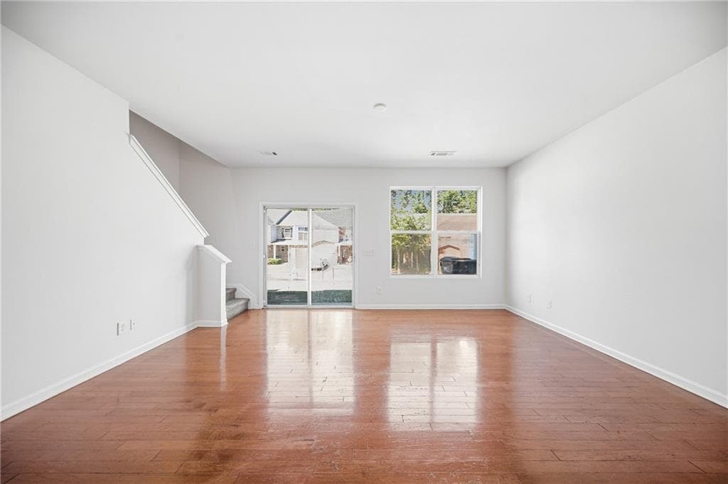 3 bedroom, 3 bathroom, 1,639 sq ft townhouse for sale at 3318 Fernview Drive, Lawrenceville, GA 30044 — photo 3