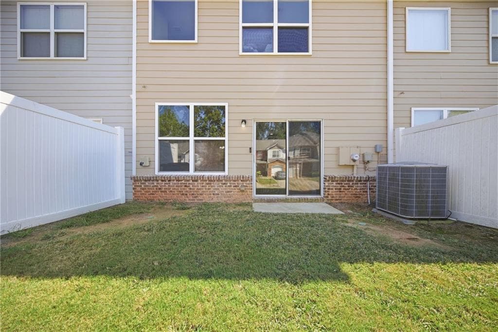 3 bedroom, 3 bathroom, 1,639 sq ft townhouse for sale at 3318 Fernview Drive, Lawrenceville, GA 30044 — photo 5