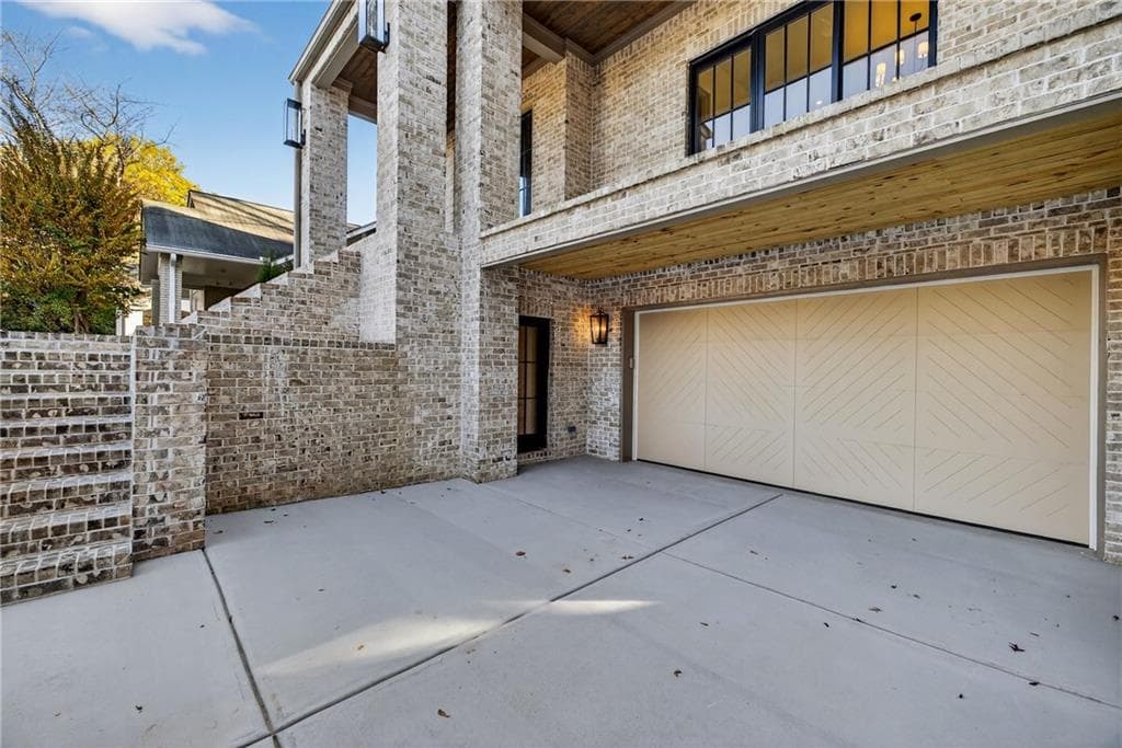 5 bedroom, 7 bathroom, 4,904 sq ft single family residence for sale at 991 Courtenay Drive, Atlanta, GA 30306 — photo 4