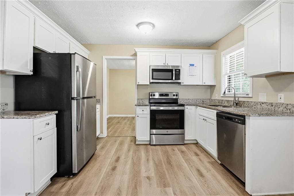 5 bedroom, 3 bathroom, 2,024 sq ft single family residence for sale at 2290 Emerald Springs Drive, Decatur, GA 30035 — photo 4