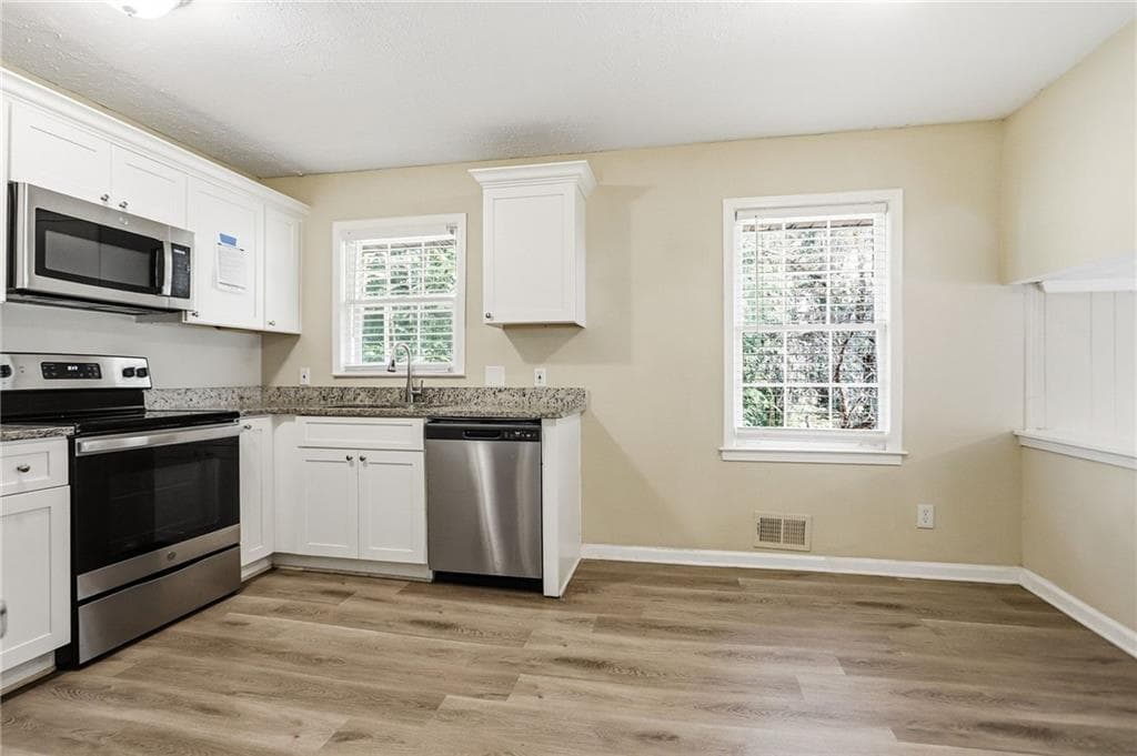 5 bedroom, 3 bathroom, 2,024 sq ft single family residence for sale at 2290 Emerald Springs Drive, Decatur, GA 30035 — photo 5
