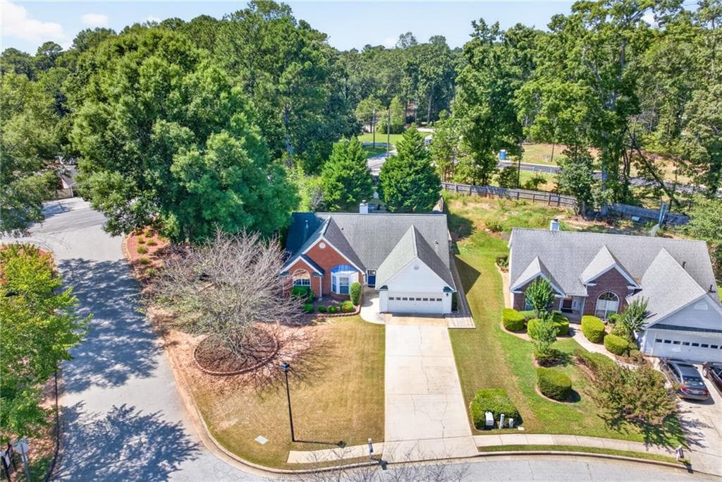 3 bedroom, 2 bathroom, 1,738 sq ft single family residence for sale at 3760 Sugarbrook Drive, Lawrenceville, GA 30044 — photo 3