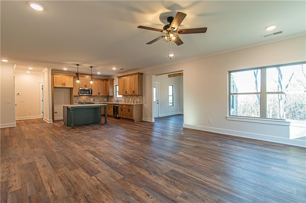 4 bedroom, 3 bathroom, 2,294 sq ft single family residence for rent at 386 Mulberry Circle, Jasper, GA 30143 for $2,650 a month — photo 6