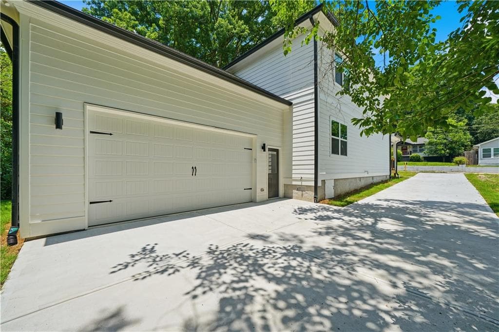 4 bedroom, 3 bathroom, 2,200 sq ft single family residence for sale at 2194 Wingate Street, Atlanta, GA 30310 — photo 3