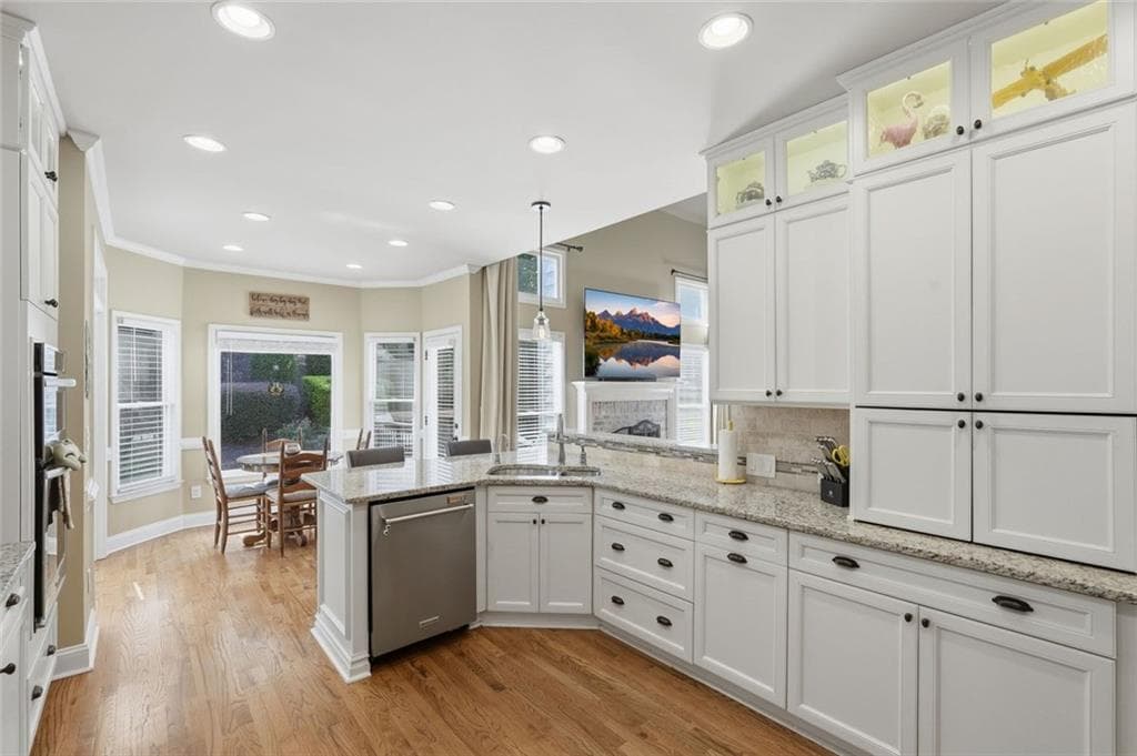 5 bedroom, 4 bathroom, 4,130 sq ft single family residence for sale at 5370 Avonshire Lane, Cumming, GA 30040 — photo 10