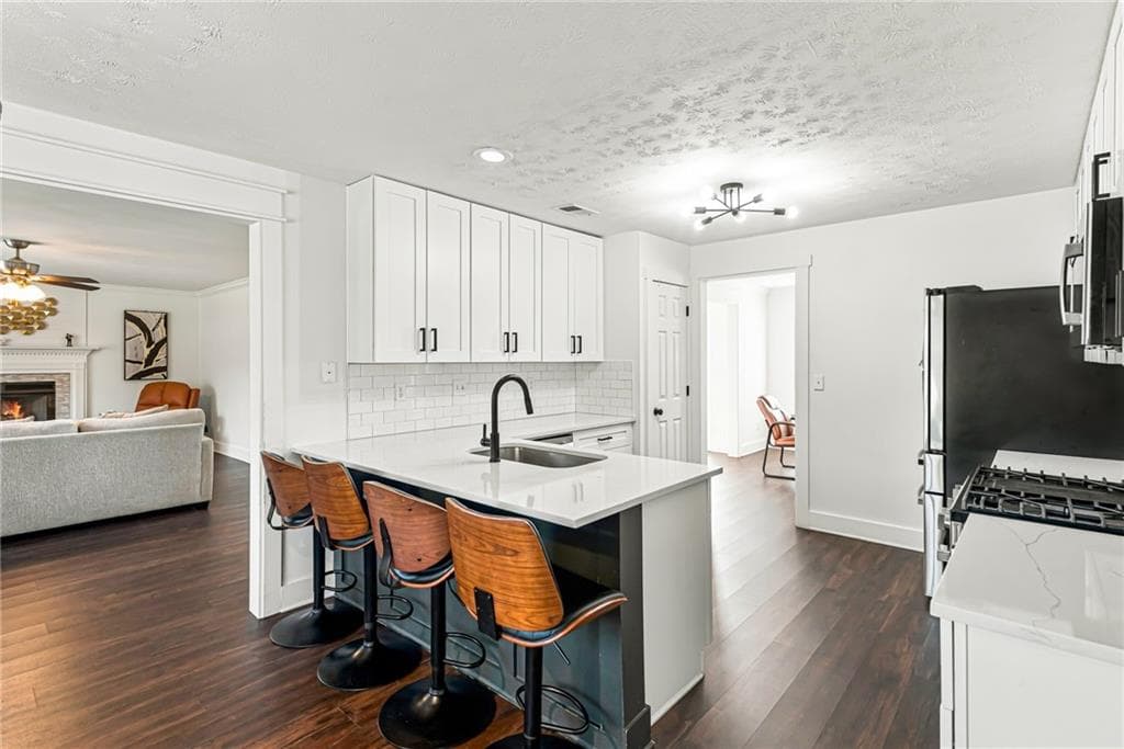 3 bedroom, 3 bathroom, 2,220 sq ft single family residence for sale at 2586 Abbotts Glen Drive, Acworth, GA 30101 — photo 6