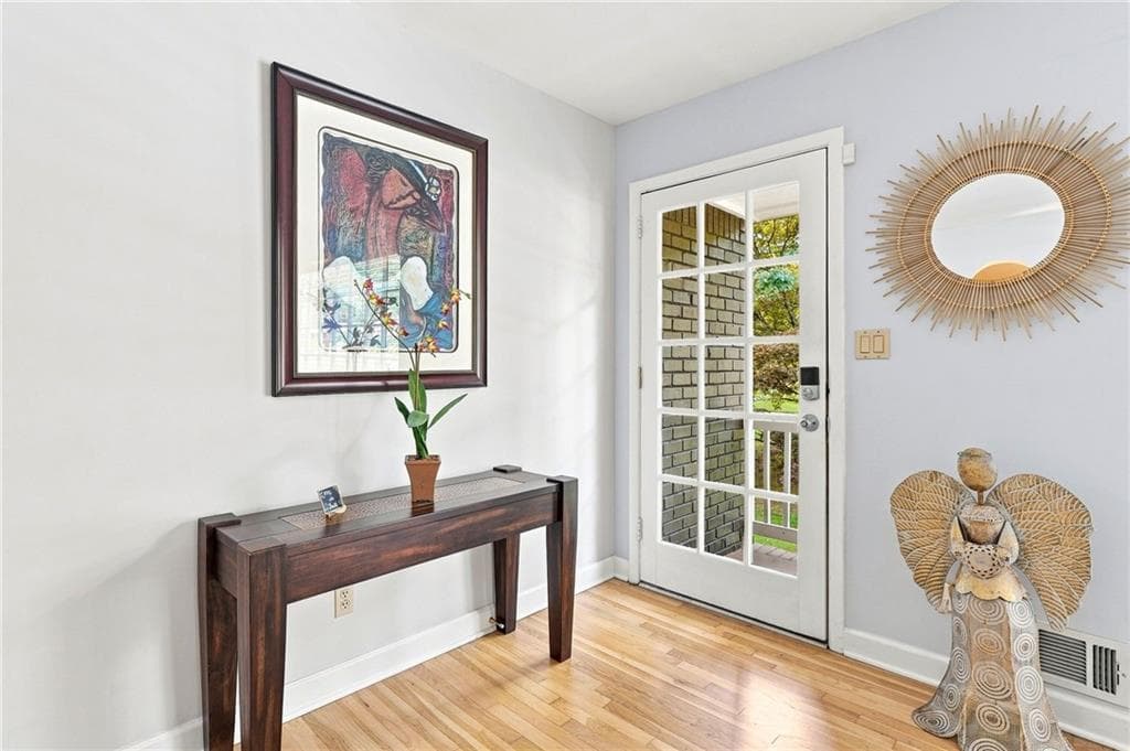 4 bedroom, 3 bathroom, 3,292 sq ft single family residence for sale at 120 Deerwood Circle, Smyrna, GA 30082 — photo 2