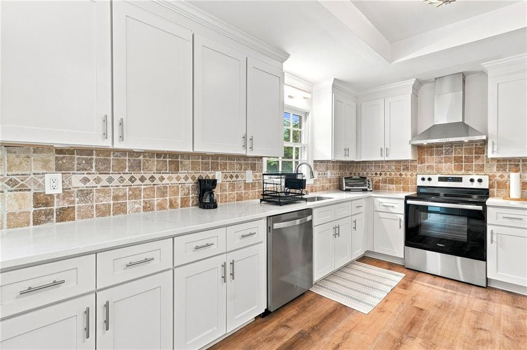 4 bedroom, 3 bathroom, 3,292 sq ft single family residence for sale at 120 Deerwood Circle, Smyrna, GA 30082 — photo 5