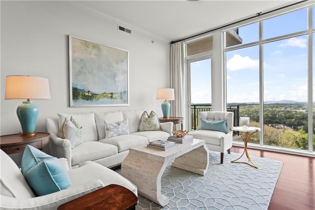 3 bedroom, 3 bathroom, 2,063 sq ft condominium for sale at 2950 Mount Wilkinson Parkway 1002, Atlanta, GA 30339