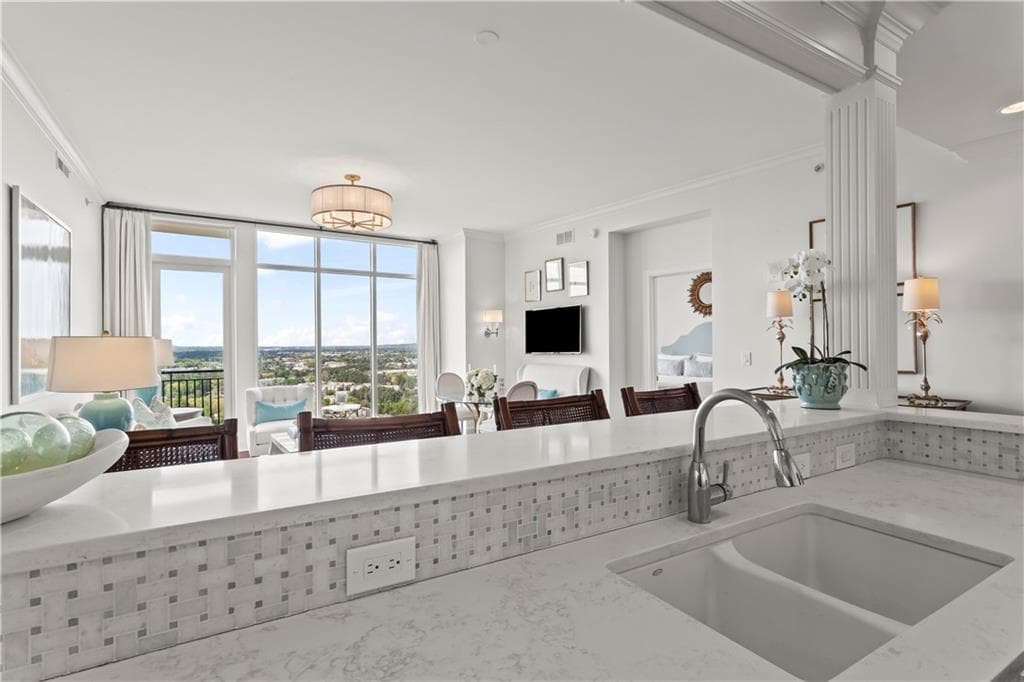 3 bedroom, 3 bathroom, 2,063 sq ft condominium for sale at 2950 Mount Wilkinson Parkway 1002, Atlanta, GA 30339 — photo 7