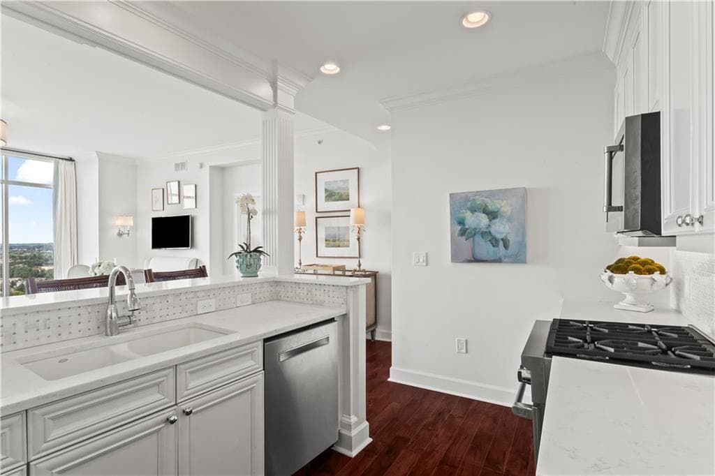 3 bedroom, 3 bathroom, 2,063 sq ft condominium for sale at 2950 Mount Wilkinson Parkway 1002, Atlanta, GA 30339 — photo 10