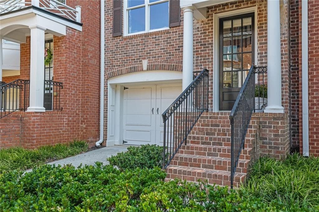 2 bedroom, 3 bathroom, 2,064 sq ft townhouse for sale at 1202 Legacy Cove Lane, Roswell, GA 30075 — photo 2