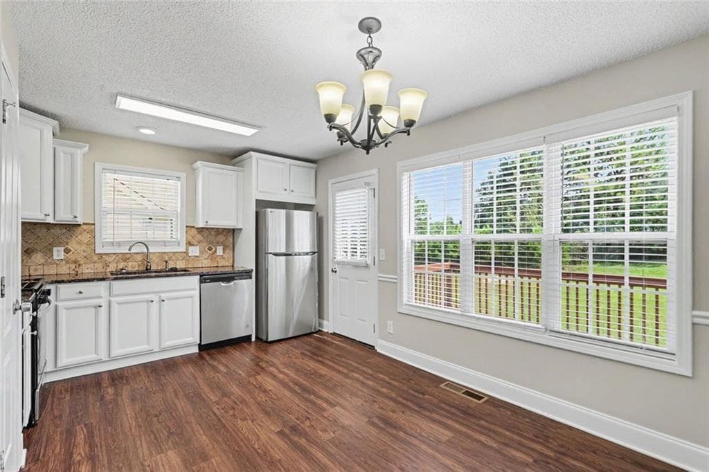 4 bedroom, 3 bathroom, 2,234 sq ft single family residence under contract at 387 Moreland Circle, Hiram, GA 30141 — photo 7