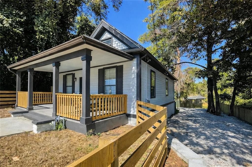 4 bedroom, 2 bathroom, 1,268 sq ft single family residence for sale at 334 McDonough Boulevard, Atlanta, GA 30315