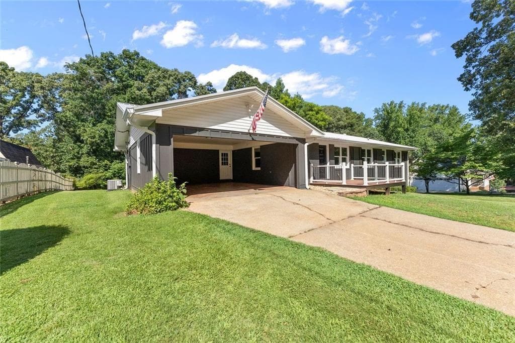 3 bedroom, 2 bathroom, 3,378 sq ft single family residence under contract at 5850 Norton Circle, Flowery Branch, GA 30542 — photo 3