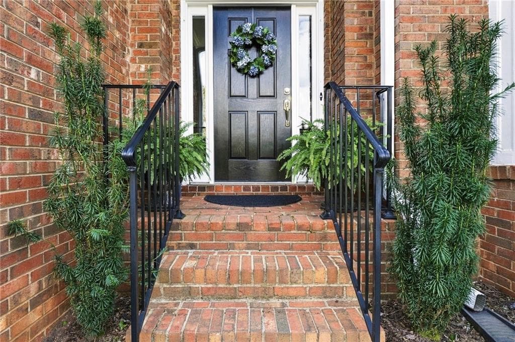 5 bedroom, 5 bathroom, 4,990 sq ft single family residence under contract at 2150 Roos Place, Marietta, GA 30066 — photo 2
