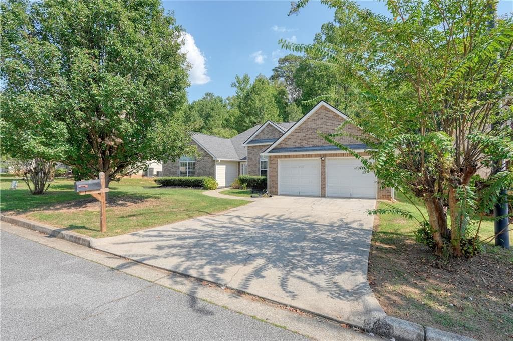 4 bedroom, 3 bathroom, 2,426 sq ft single family residence for sale at 4177 Defoors Farm Drive, Powder Springs, GA 30127 — photo 2