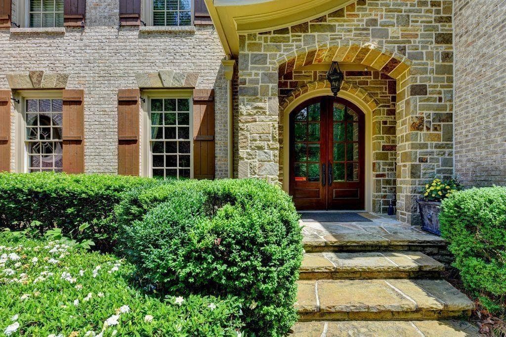 7 bedroom, 9 bathroom, 9,000 sq ft single family residence for sale at 5505 Long Island Drive, Sandy Springs, GA 30327 — photo 4