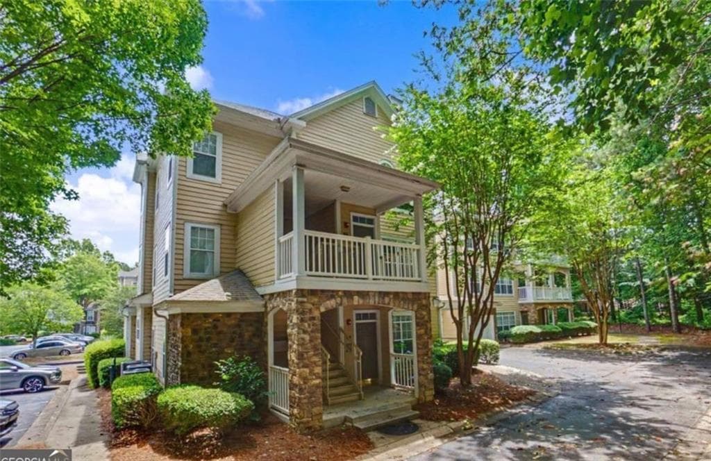 2 bedroom, 2 bathroom, 1,680 sq ft condominium for sale at 1031 Whitshire Way 1031, Alpharetta, GA 30004 — photo 2