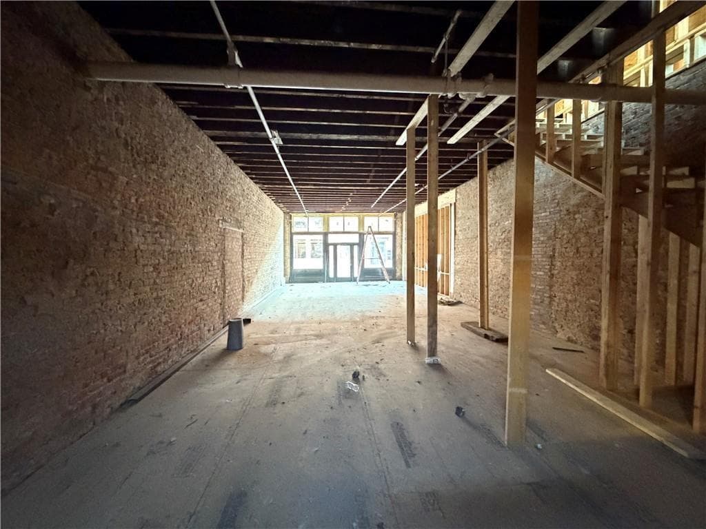 3 bedroom, 2 bathroom, 3,300 sq ft townhouse for sale at 8 E 3rd Avenue, Rome, GA 30161 — photo 2
