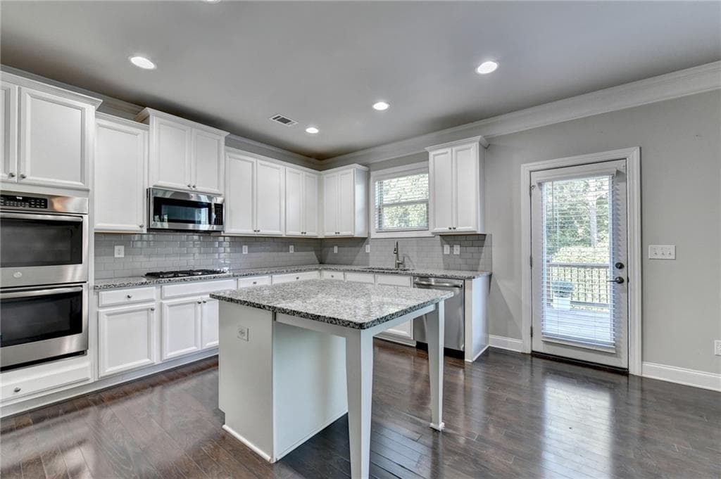 5 bedroom, 4 bathroom, 2,840 sq ft single family residence for rent at 3860 Grandview Manor Drive, Cumming, GA 30028 for $2,950 a month — photo 8