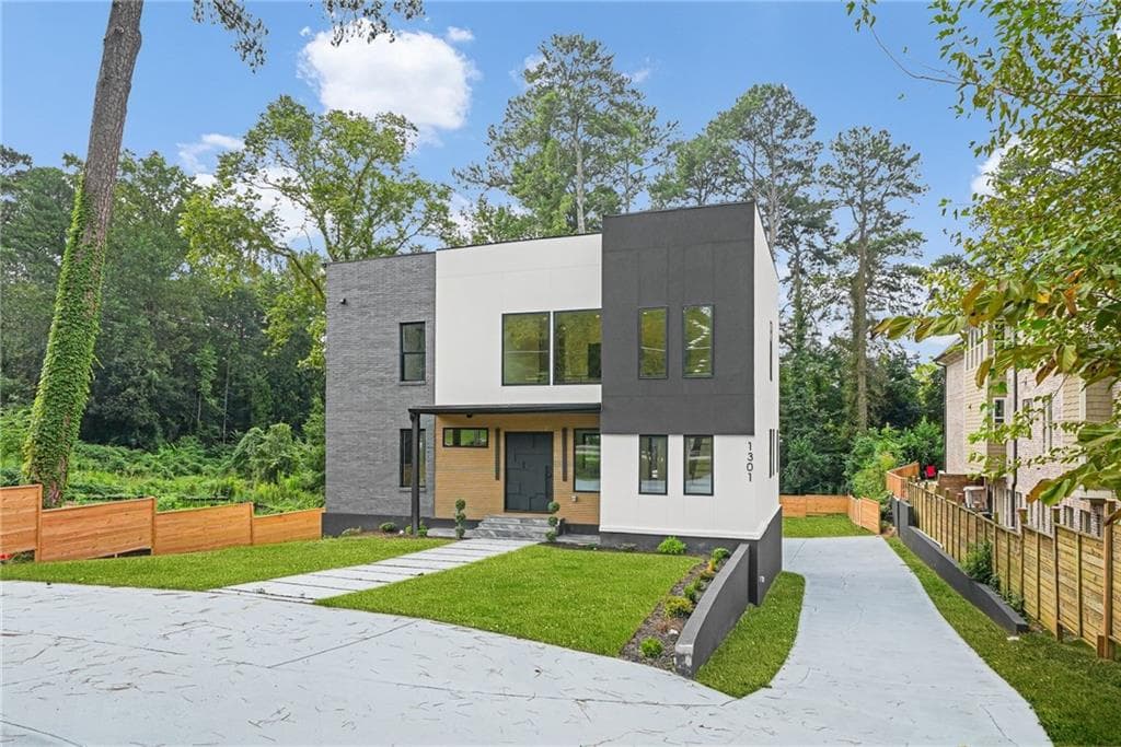 6 bedroom, 5 bathroom, 4,928 sq ft single family residence for sale at 1301 Lavista Road, Atlanta, GA 30324 — photo 4