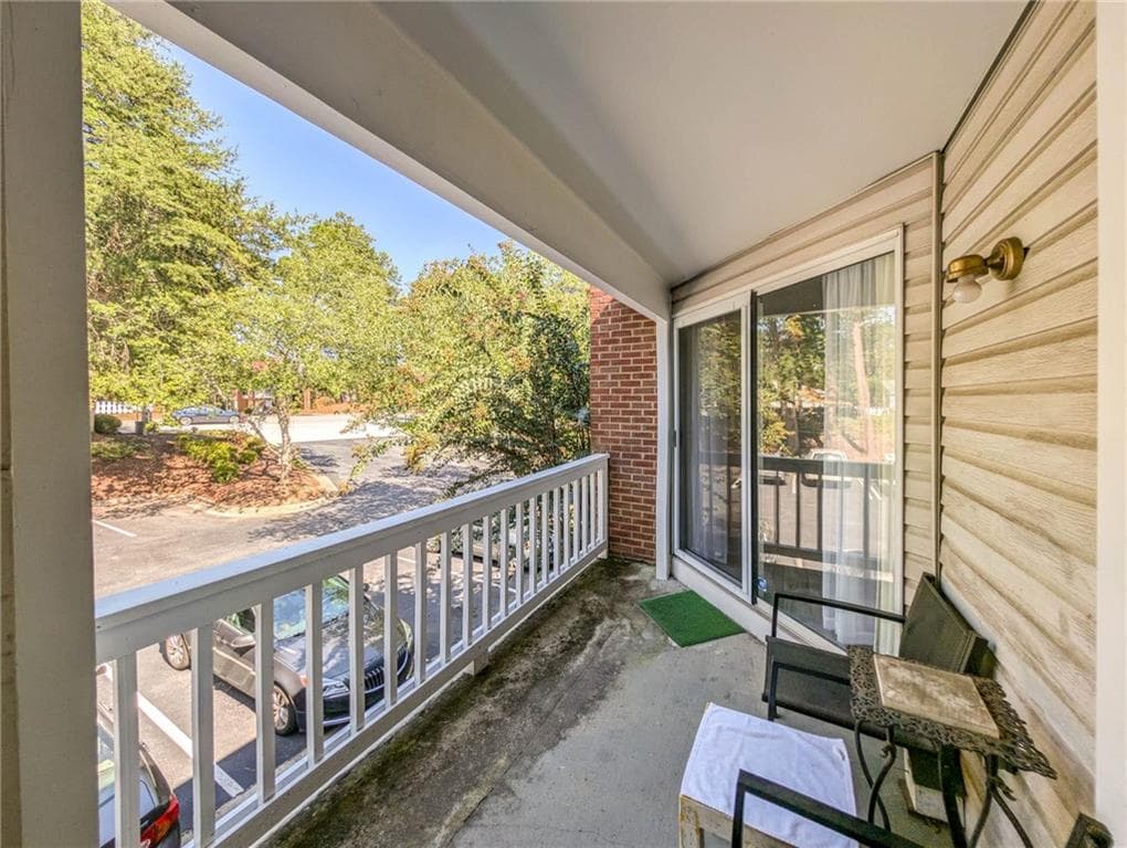2 bedroom, 2 bathroom, 1,064 sq ft condominium for sale at 1474 Keys Crossing Drive, Brookhaven, GA 30319 — photo 2