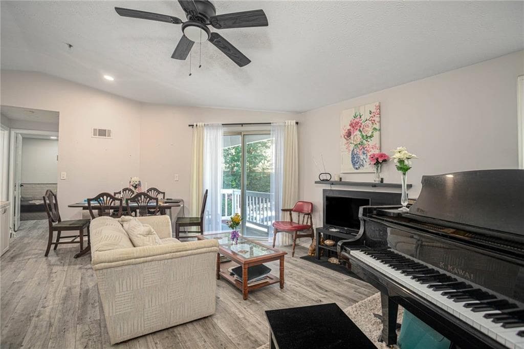 2 bedroom, 2 bathroom, 1,064 sq ft condominium for sale at 1474 Keys Crossing Drive, Brookhaven, GA 30319 — photo 5