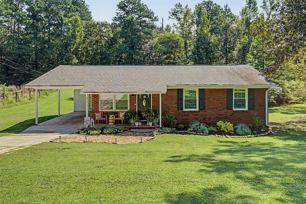 3 bedroom, 1 bathroom, 1,121 sq ft single family residence for sale at 492 Moran Lake Road, Rome, GA 30161