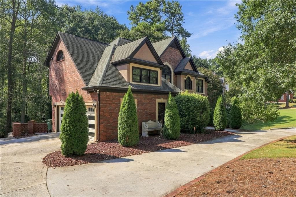 4 bedroom, 5 bathroom, 3,335 sq ft single family residence for sale at 1300 Regency Center Drive, Atlanta, GA 30331 — photo 4