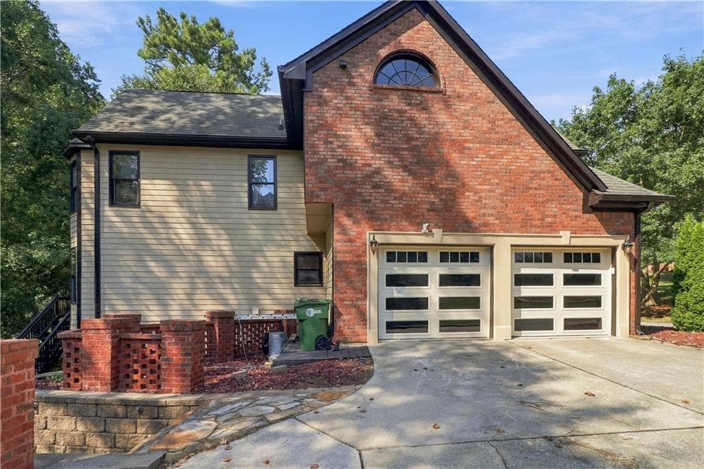 4 bedroom, 5 bathroom, 3,335 sq ft single family residence for sale at 1300 Regency Center Drive, Atlanta, GA 30331 — photo 5
