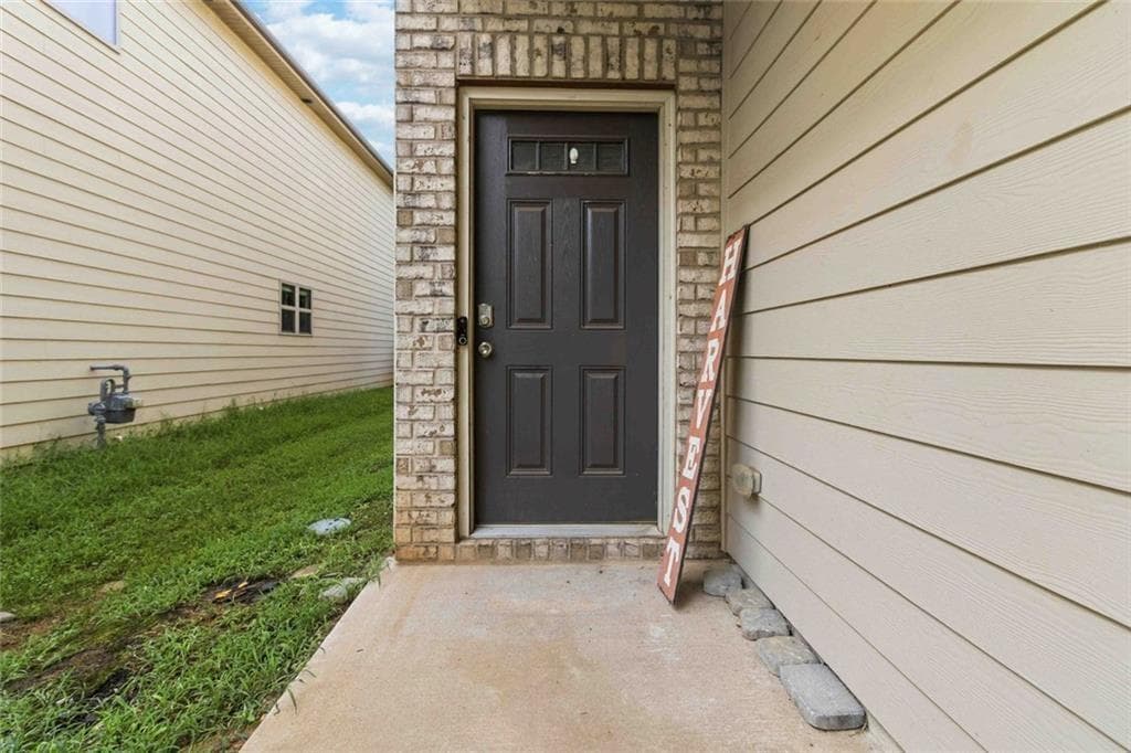 4 bedroom, 3 bathroom, 2,028 sq ft single family residence under contract at 322 Emporia Loop, Mcdonough, GA 30253 — photo 4