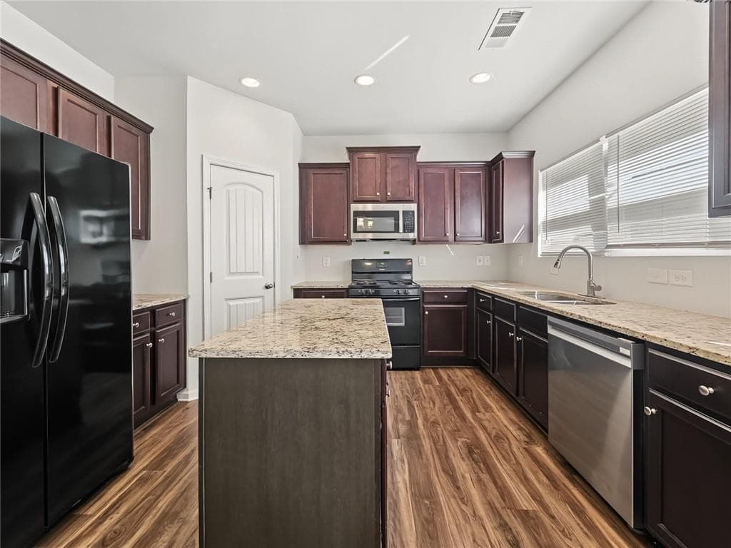 4 bedroom, 3 bathroom, 1,852 sq ft single family residence for sale at 208 Laurelcrest Lane, Dallas, GA 30132 — photo 5