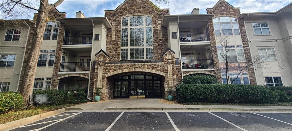 2 bedroom, 2 bathroom condominium under contract at 3047 Lenox Road 2107, Atlanta, GA 30324