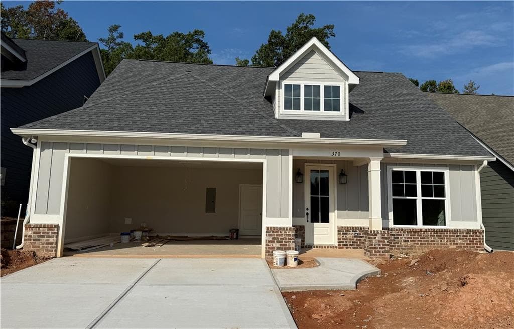 2 bedroom, 3 bathroom, 1,494 sq ft single family residence for sale at 370 Maple View Drive, Carrollton, GA 30117