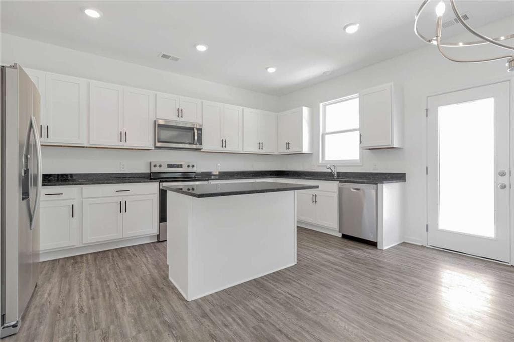 5 bedroom, 3 bathroom, 2,528 sq ft single family residence for sale at 1015 Avalon Terrace, Fairburn, GA 30213 — photo 4