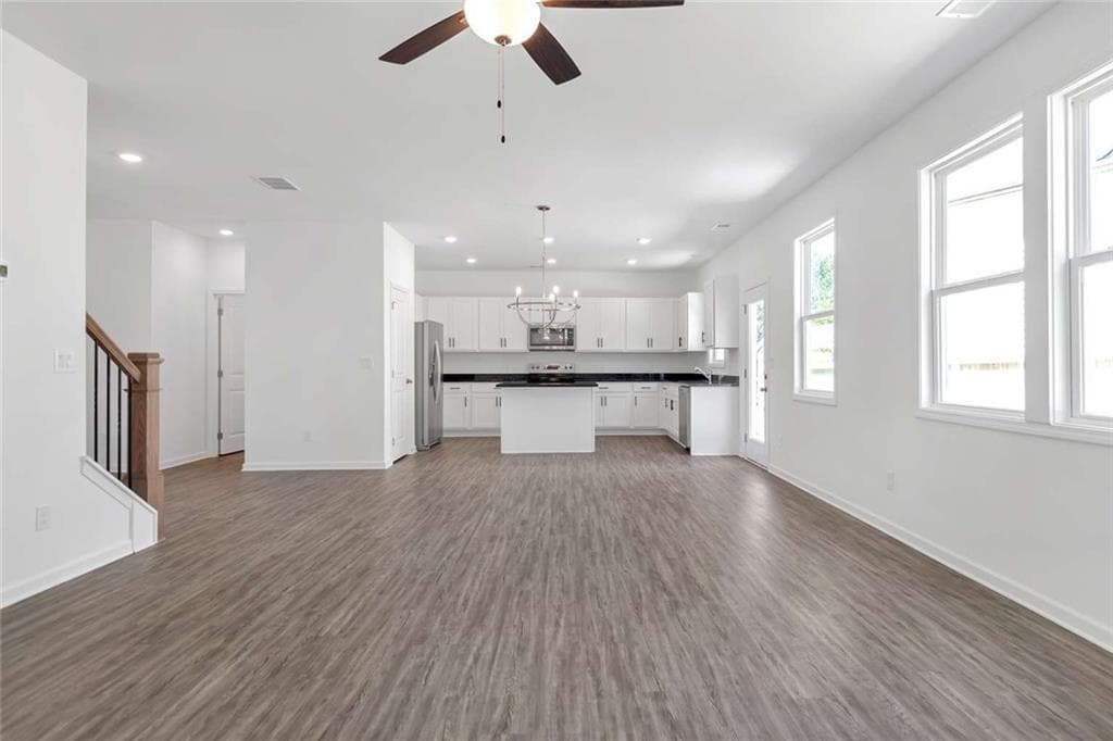 5 bedroom, 3 bathroom, 2,528 sq ft single family residence for sale at 1015 Avalon Terrace, Fairburn, GA 30213 — photo 6