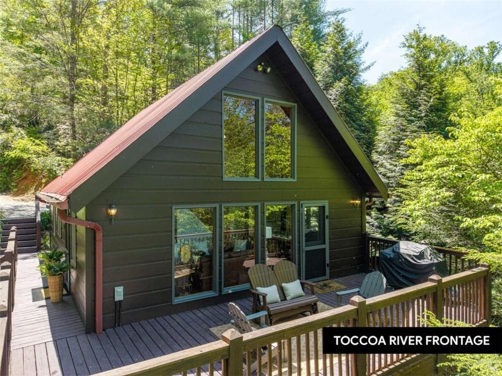 3 bedroom, 2 bathroom, 1,152 sq ft single family residence for sale at 145 Rocky Top Road, Blue Ridge, GA 30513 — photo 1 of 45