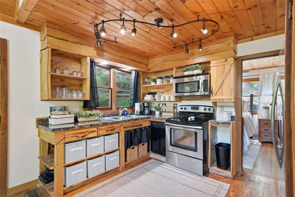 3 bedroom, 2 bathroom, 1,152 sq ft single family residence for sale at 145 Rocky Top Road, Blue Ridge, GA 30513 — photo 10